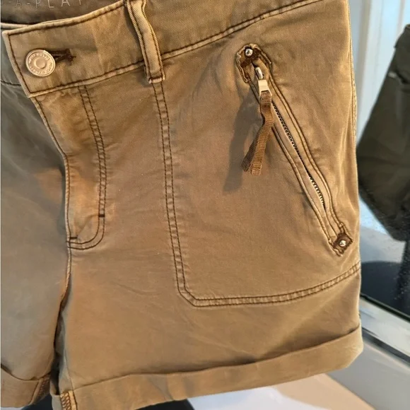 White House Black Market Tan Cargo Shorts Relaxed Fit - Picture 2 of 15